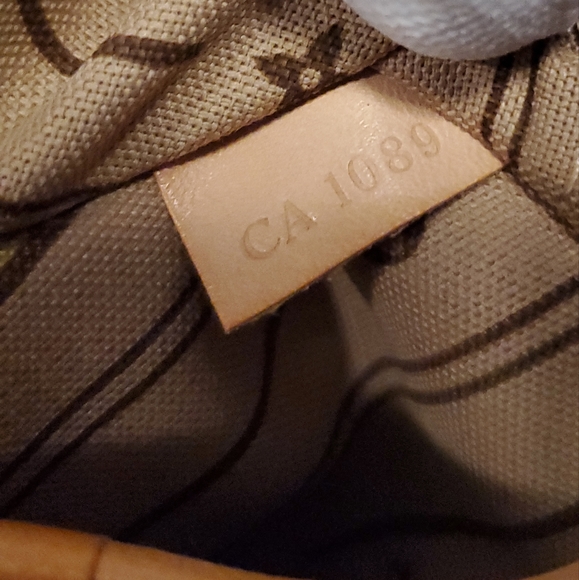 Louis Vuitton Neverfull MM with pouch in Beige Interior. - Picture 15 of 17